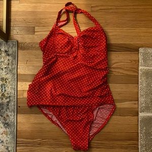 Motherhood maternity swimsuit. great condition!